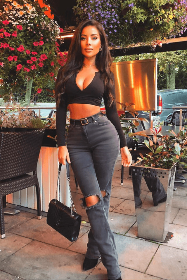 What Shoes to Wear with Women's Jeans - The Ultimate Guide in 2024 12
