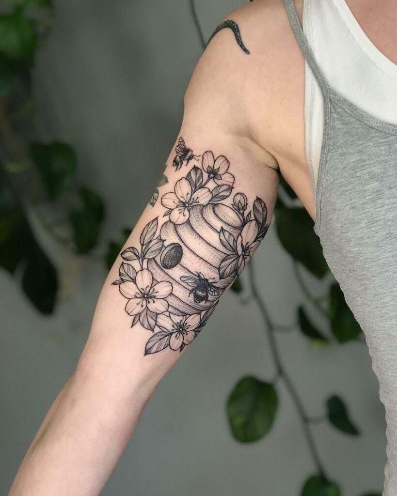 10 AMAZING BEE TATTOO IDEAS + MEANINGS - NEW FOR 2024 12 Beehive Tattoo
