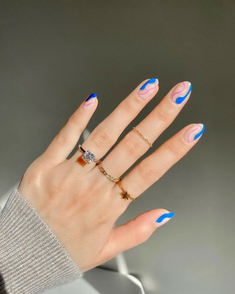 20 Latest Negative Space Nail Ideas To Try In 2024! 26 Negative Space Short Round Blue Nails With Thin Swirl