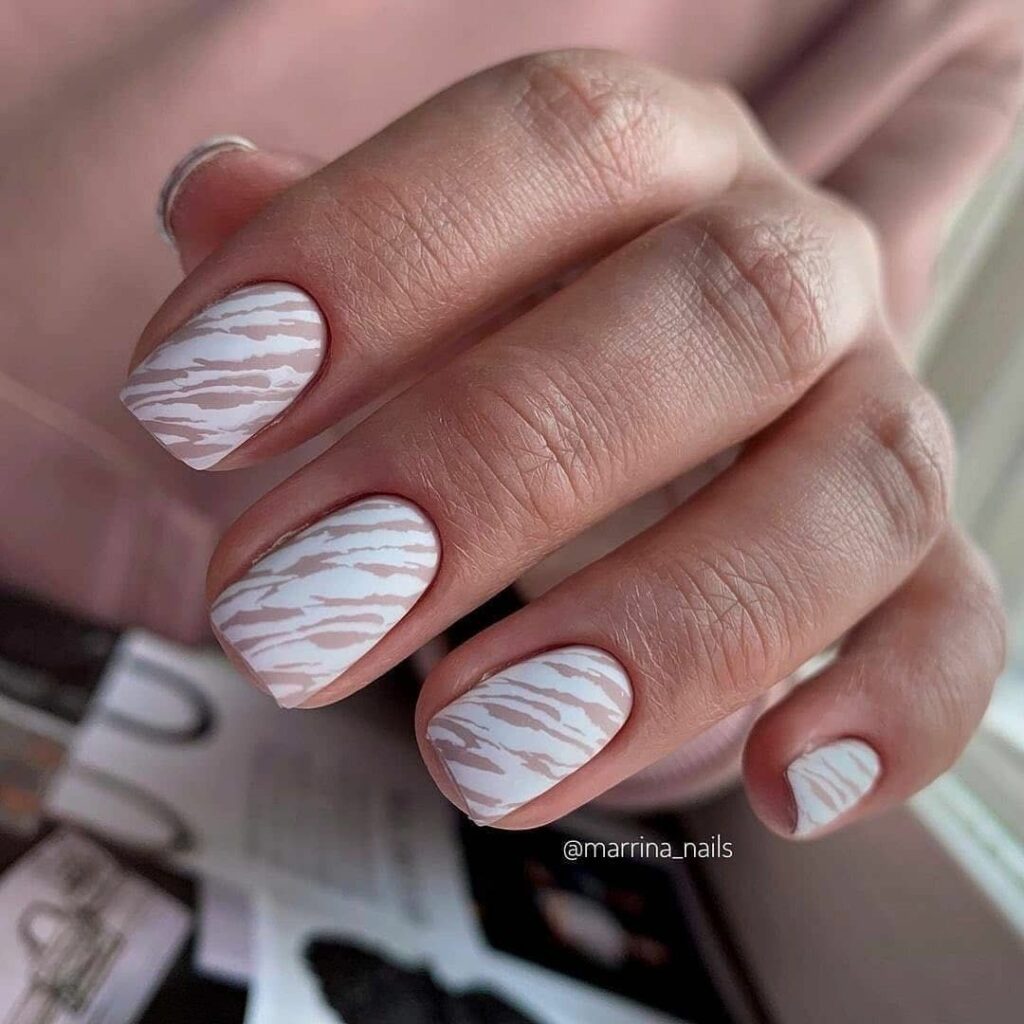 20 LATEST WILD STRIPE NAIL DESIGNS TO TRY IN 2024! 23