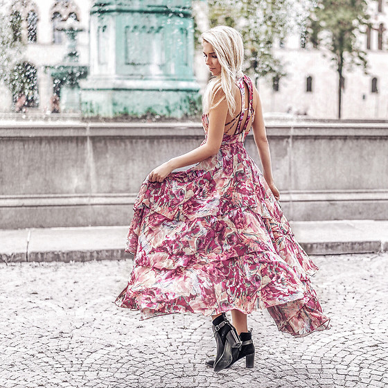 11 Best Shoes To Wear With A Maxi Dress In 2024 10 ANKLE BOOTS WITH MAXI DRESS