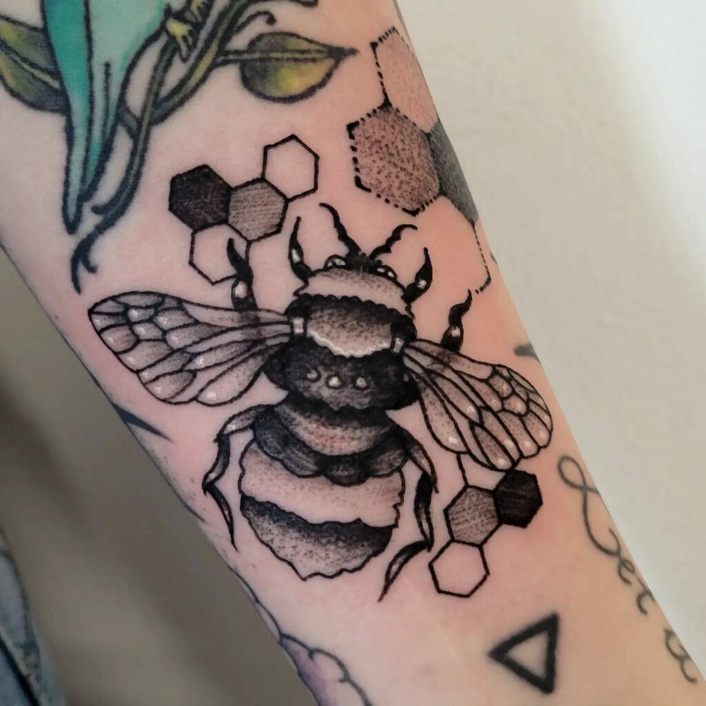 11+ Bee And Honeycomb Tattoo Ideas That Will Blow Your Mind! 18 Honeycomb And Bumblebee Tattoo