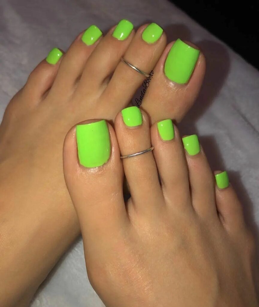 30 Green Pedicure Ideas to Refresh Your Look in 2024 12 Lime Green