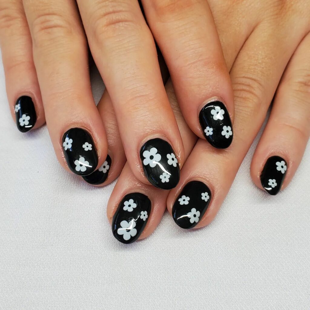 45 Latest Short Black Nail Designs To Try In 2024! 32 Black Short Nail With Clover Design