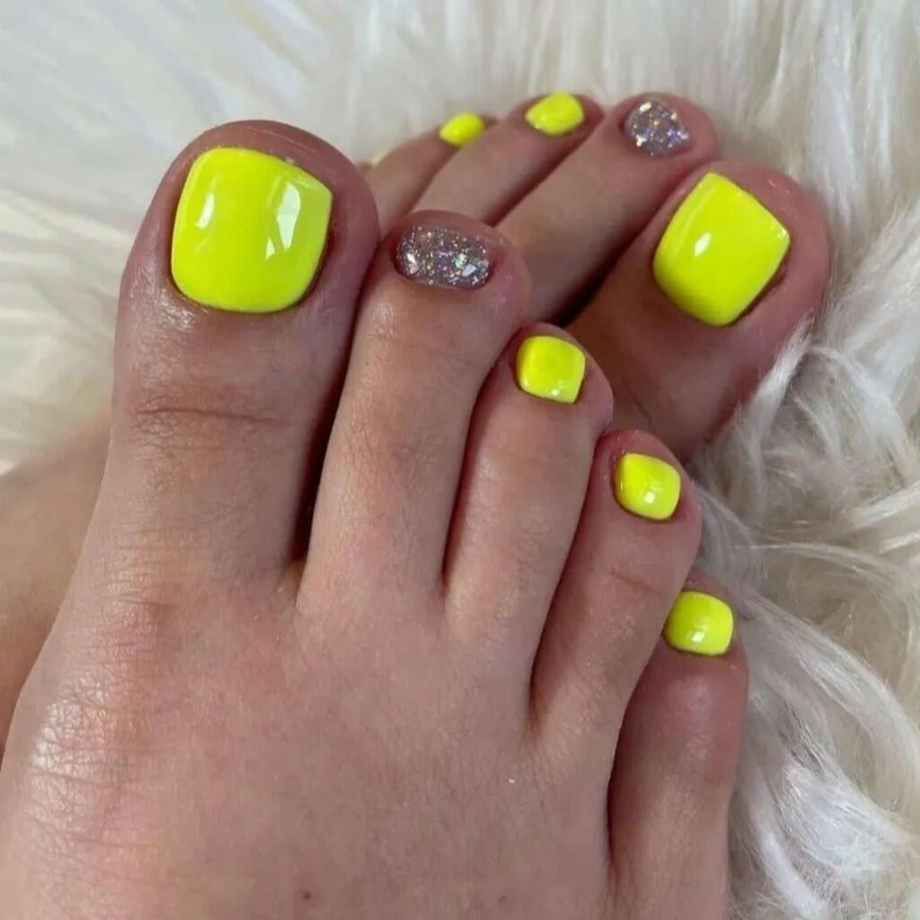 20 Latest Neon Yellow Pedicure Ideas To Try In 2024! 17 Neon Yellow Pedicure with Glitters