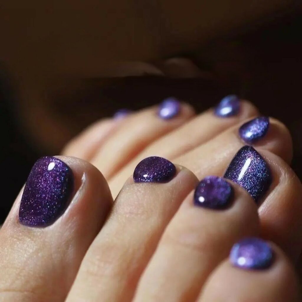 25 Latest Purple Pedicure Designs to Try In 2024! 10 Magnetic Cat Eye Purple Pedicure