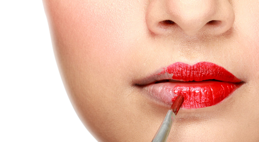 How To Wear Lipstick – 6 Tips That Will Amaze You 11 Apply Red Lipstick Brush Make Up Beauty