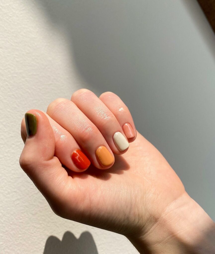 Autumnal colors squoval Nails