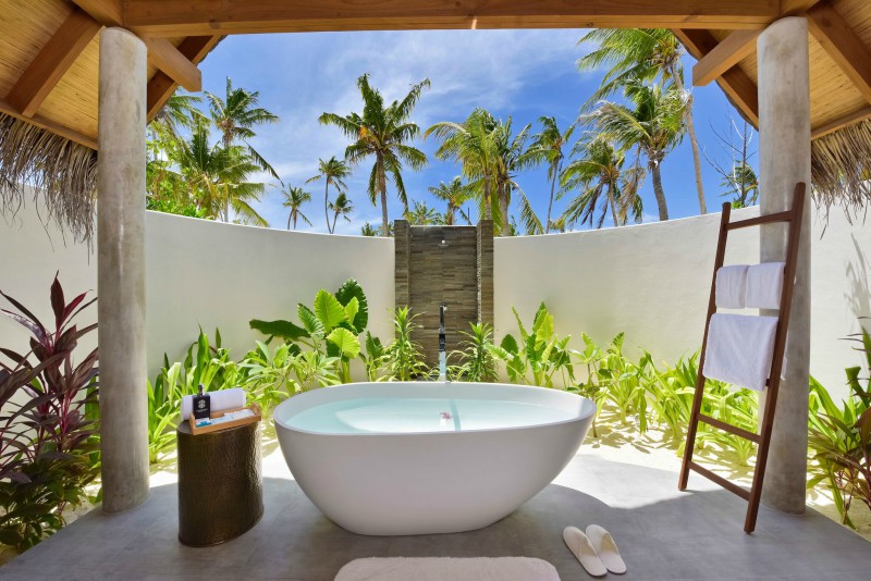 FushiFaru: The Maldives latest luxury resort, a small island making a BIG impact! 28 Fushi faru open air bathroom in beach villas