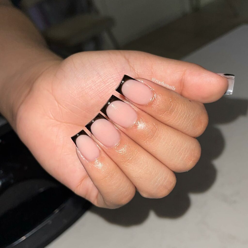 22 Latest Short Black French Tip Nail Ideas To Try In 2024! 29 Black Short Nails