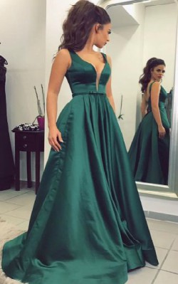 Black Tie Dress Code - What Do I Actually Wear? 33 What to wear to a black tie gala - full length dark green ball gown with full skirt