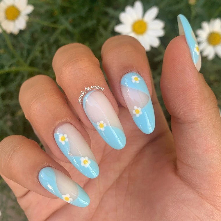 Find Your Style with 30 Daisy Nail Designs for 2024 10 Blue Daisy nails