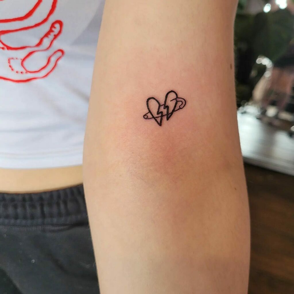11+ Outline Heart Tattoo Ideas That Will Blow Your Mind! 17 Broken Heart Tattoo