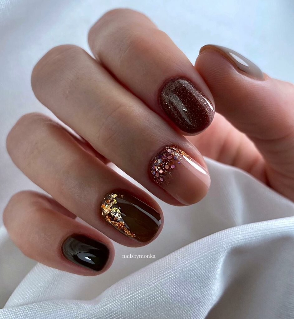20 Latest Short Ombre Nail Ideas To Try In 2024! 17 Brown Ombre Short Nails With Gold Glitter