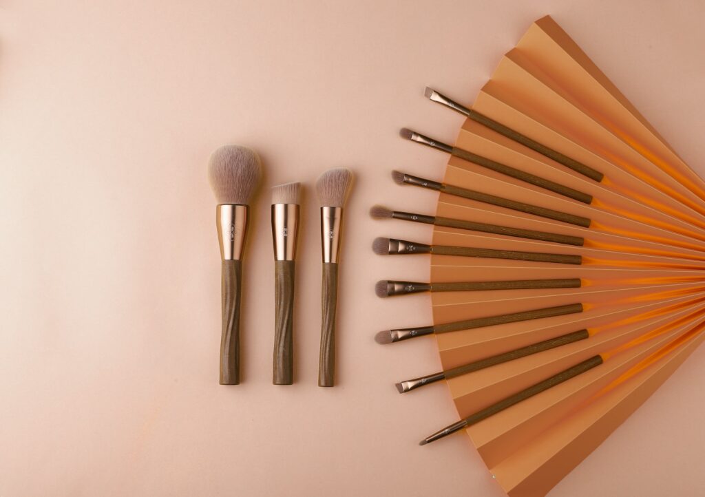 10 Must-Have Makeup Bag Essentials Every Woman Should Own In 2024 20 Brushes makeup