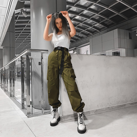 What To Wear To A 90s Party: Amazing Ideas To Inspire You In 2024 13 Cargo Pants