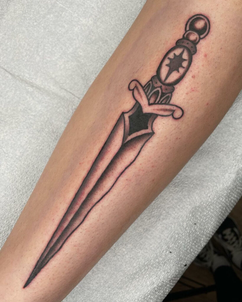 12+ American Traditional Dagger Tattoo Ideas That Will Blow Your Mind! 19 Classic Dagger Tattoo Designs