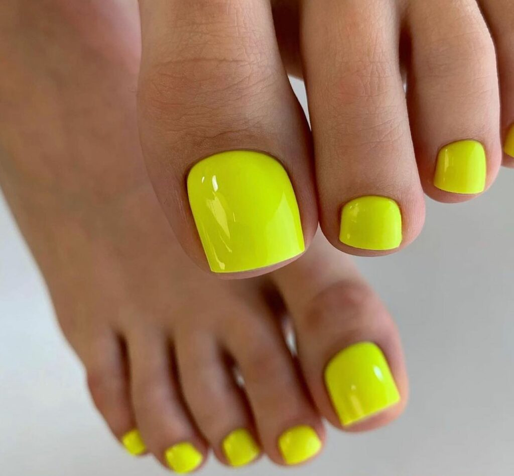 20 Latest Neon Yellow Pedicure Ideas To Try In 2024! 25 Classic Neon Yellow Pedicure
