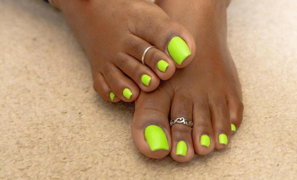 20 Latest Neon Yellow Pedicure Ideas To Try In 2024! 21 Classy Neon Yellow Nails
