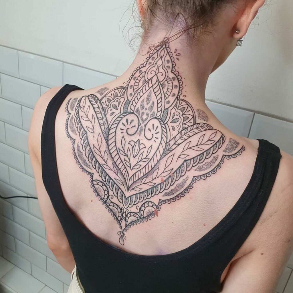 19+ Back Of Neck Tattoo Ideas You'll Have To See To Believe! 15 Clean Back of the Neck Tattoo