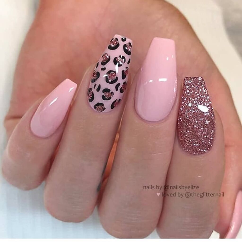 Trendy Short Coffin Nail Designs to Inspire You in 2024 ⚰️ 31 Coffin Nails with Sparkle