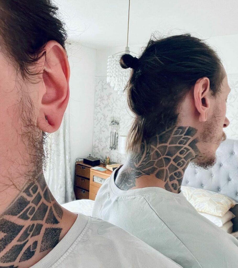 19+ Back Of Neck Tattoo Ideas You'll Have To See To Believe! 14 Complex Designs For The Perfect Back Of Neck Tattoo