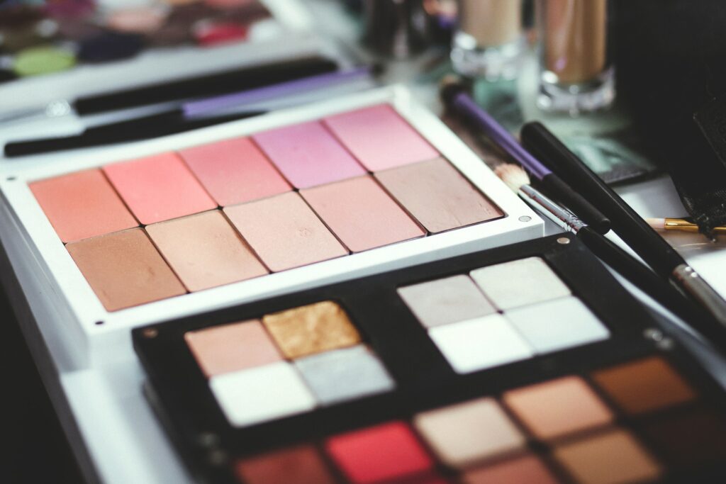 10 Must-Have Makeup Bag Essentials Every Woman Should Own In 2024 15 Concealers