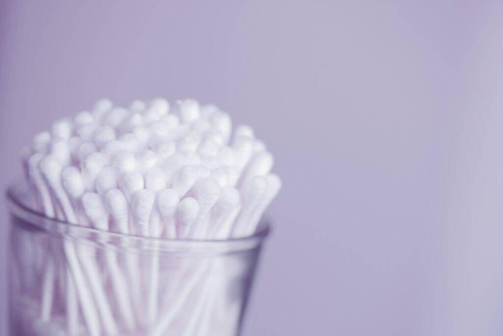 Fix Your Bent Eyelashes Instantly With 3 Simple Hacks! 13 Cotton Swabs