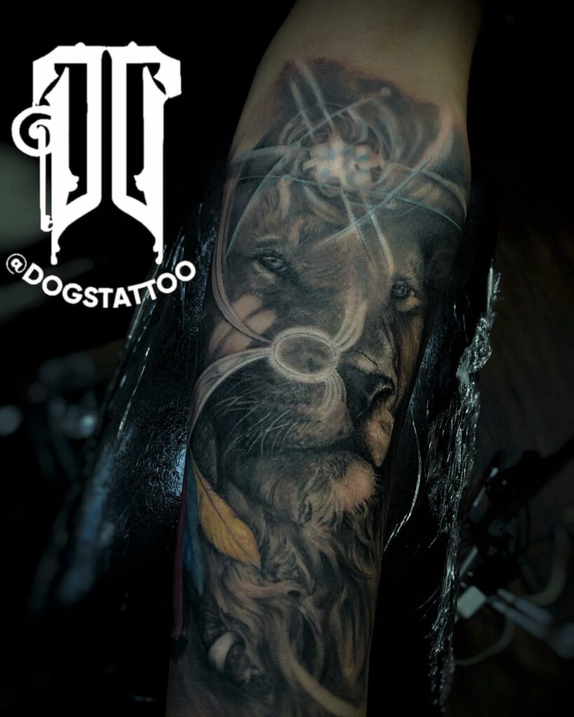 10+ Lion Tattoo On Forearm Ideas You’ll Have To See To Believe! 16 Creative Black And Grey Lion Foream Tattoo