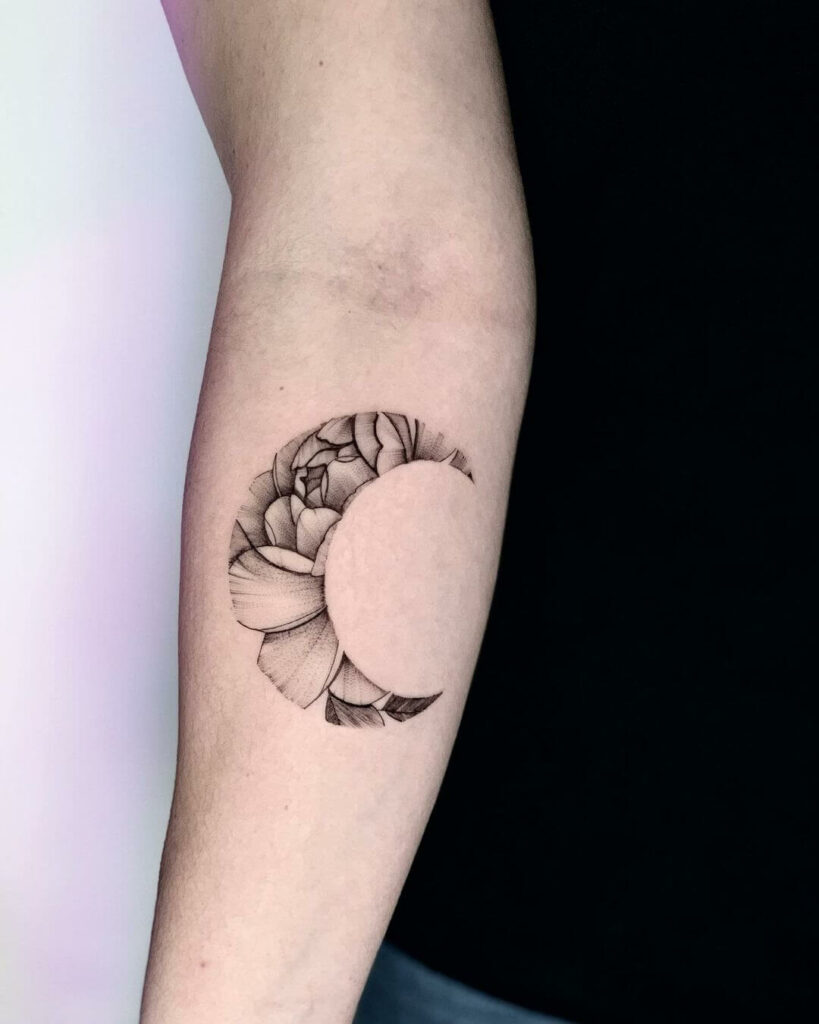 11+ No Outline Tattoo Ideas That Will Blow Your Mind! 12 Crescent Moon Floral Tattoo