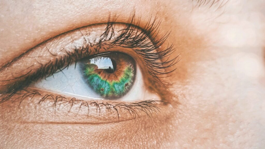 Fix Your Bent Eyelashes Instantly With 3 Simple Hacks! 10 Crooked Eyelashes