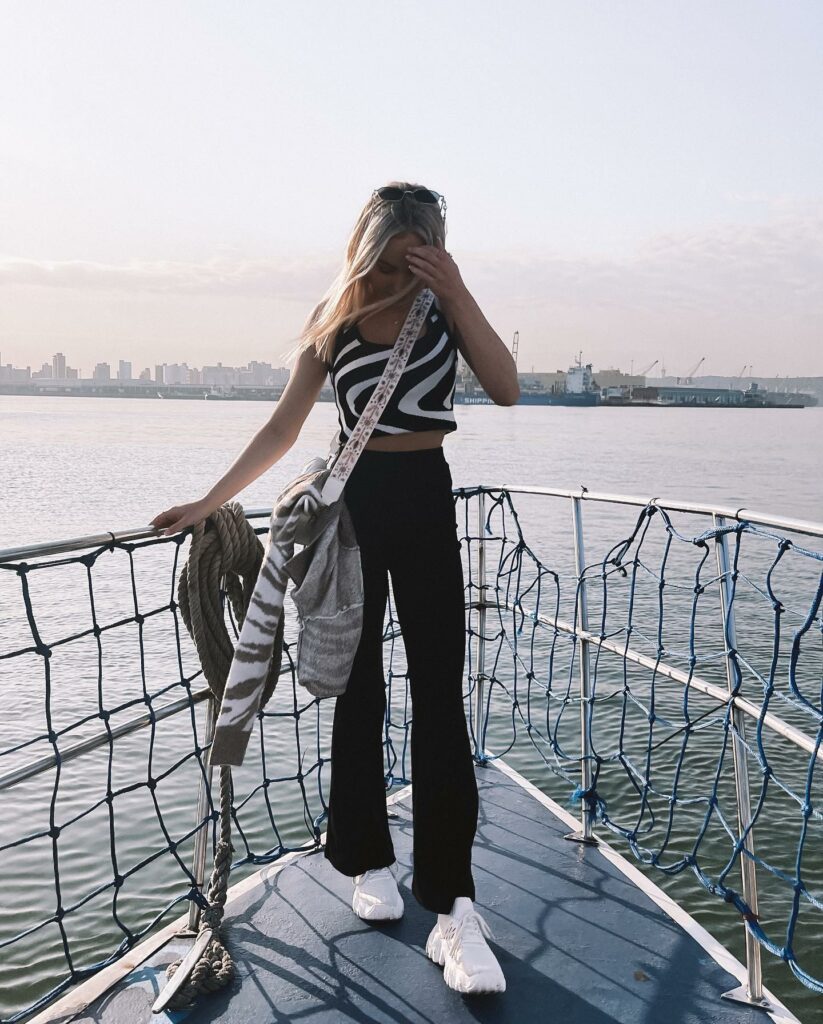 What to Wear on a Boat: The Ultimate Guide for 2024 16 Cute Boat Outfit