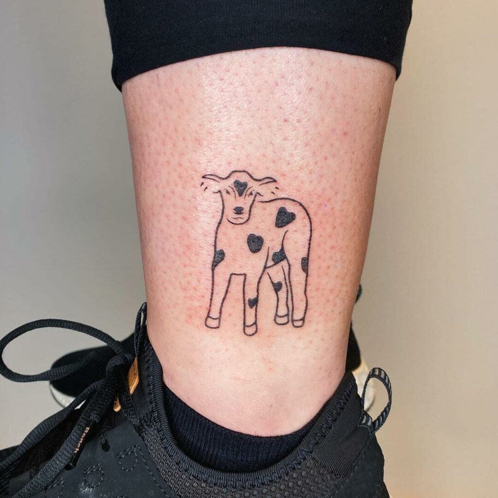12+ Minimalist Cow Tattoo Ideas To Inspire You! 16 Cute Little Hankpoked Cow Tattoo