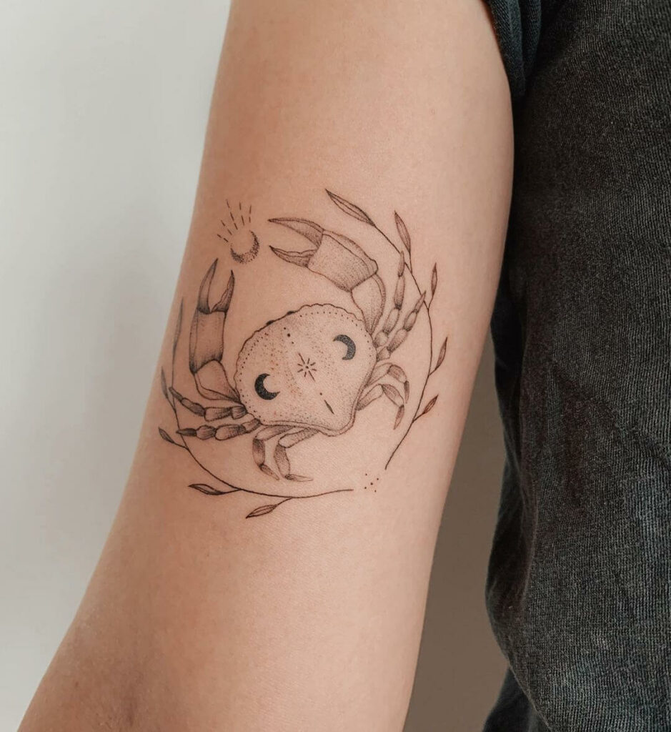 11+ Dainty Tattoo Ideas That Will Blow Your Mind! 17 Dainty Tattoo Of Cancer Crab And Moon