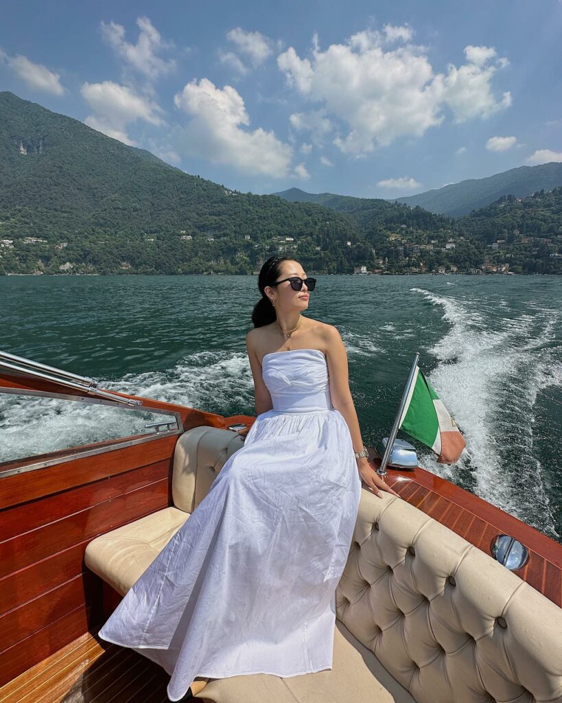 What to Wear on a Boat: The Ultimate Guide for 2024 19 Dressy All White Boat Outfit