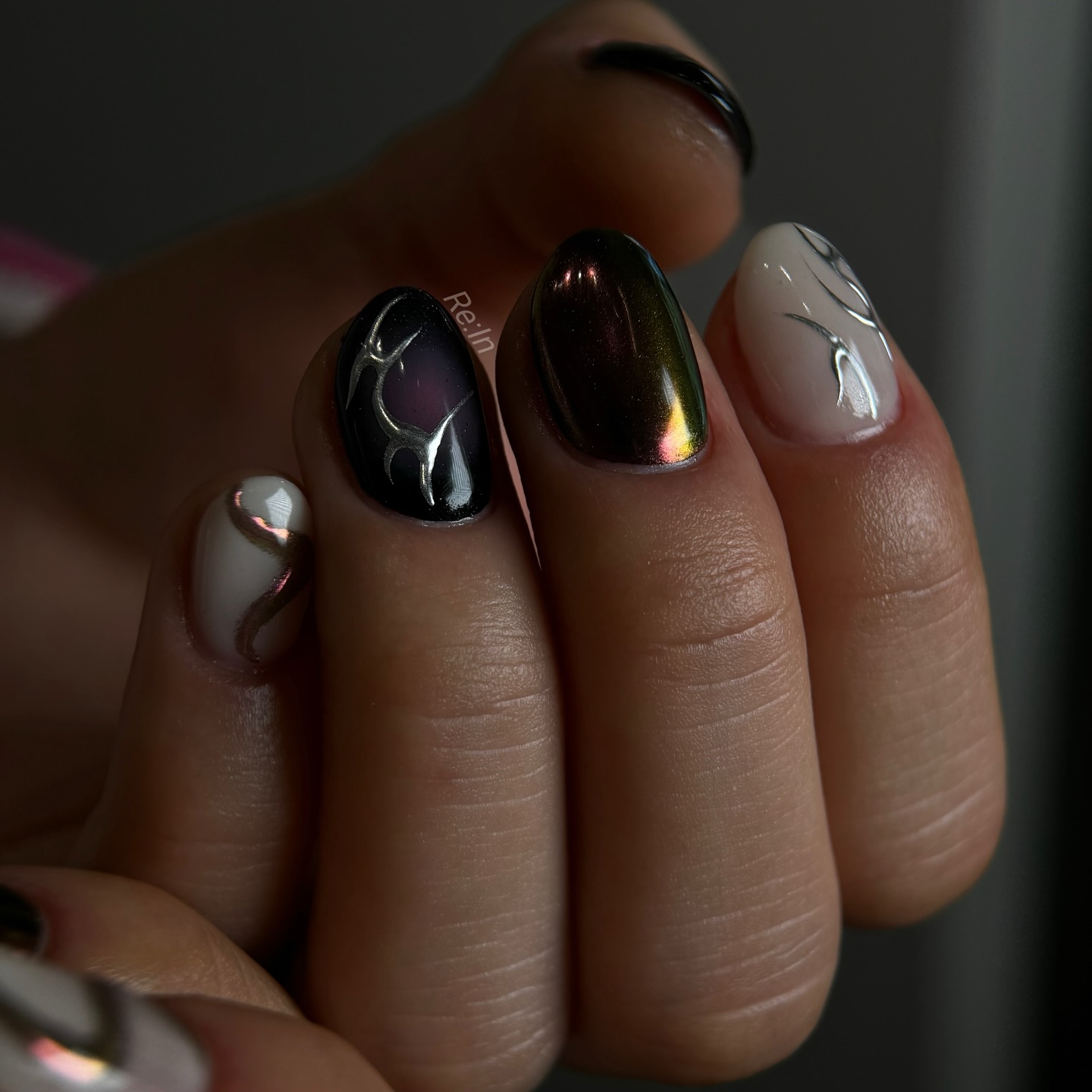 20 Latest Edgy Nail Designs With Drawings to Try In 2024! 42 Elegant Chrome and Abstract Art Nail Inspiration