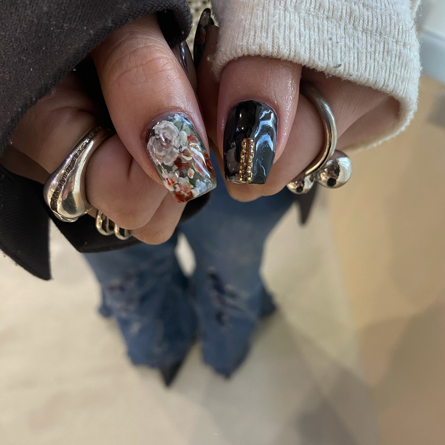 20 Latest Edgy Nail Designs With Drawings to Try In 2024! 44 Elegant Floral & Metallic Accent Nail Art