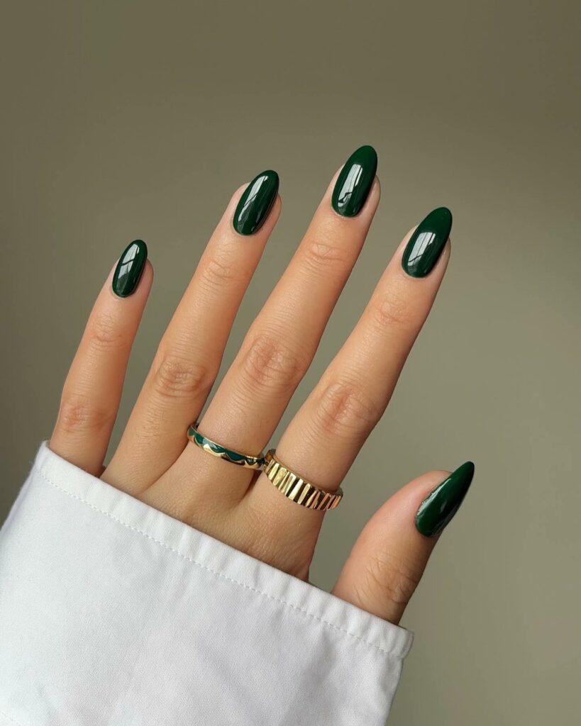 Celebrate with 33 Short Christmas Nail Ideas in 2024 26 Emerald Green Short Christmas Nails