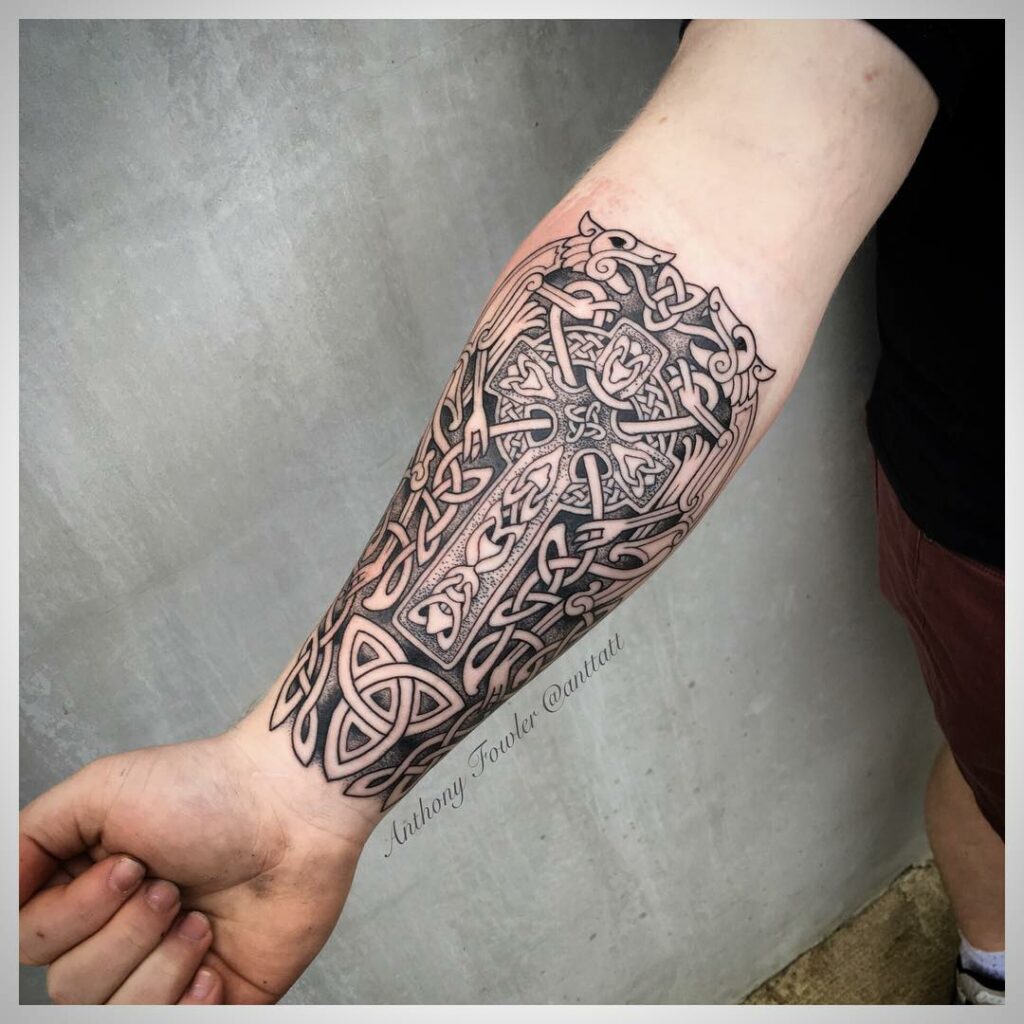 10+ Meaning Celtic Tattoos That Will Blow Your Mind! 17 Fantastic Celtic Cross Tattoo Idea for Everyone