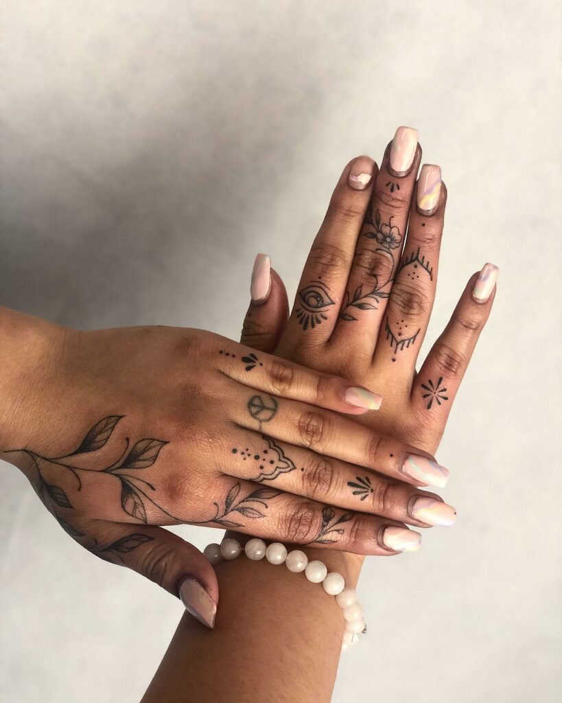 20+ Aged Fine Line Tattoos That Will Blow Your Mind 27 Fine Line Finger Tattoo