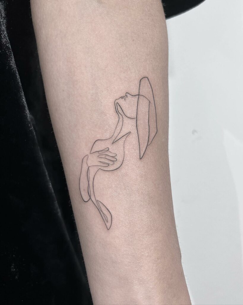12+ Minimalist Woman Silhouette Tattoo Ideas To Inspire You! 16 Fine Line Woman Tattoo