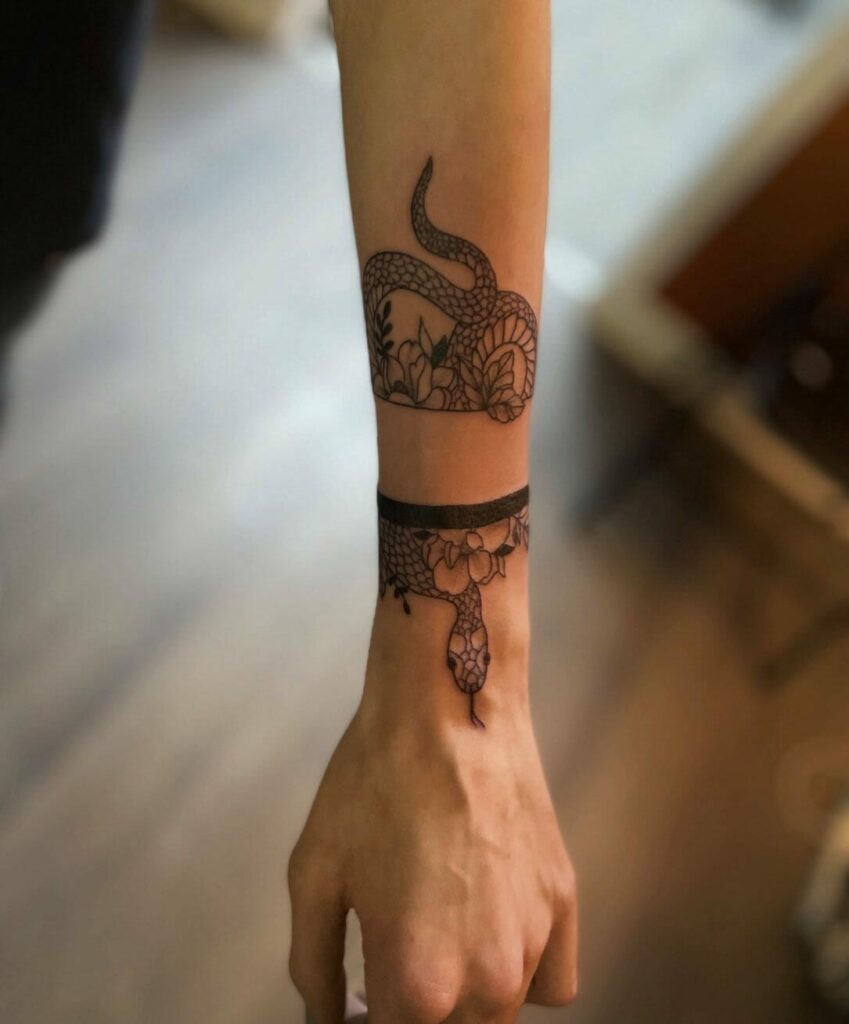 11+ Snake Flower Tattoo Ideas That Will Blow Your Mind! 20 Floral Snake Bracelet Tattoo