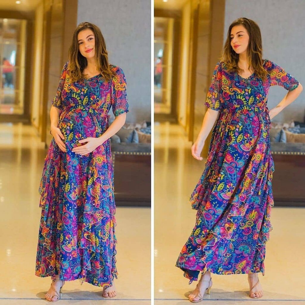 10 Best Petite Maternity Outfit Ideas for 2024 14 Flowing Dresses