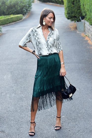 What to Wear to a Drag Show: Tips and Ideas for a Fabulous Night Out 13 Fringe