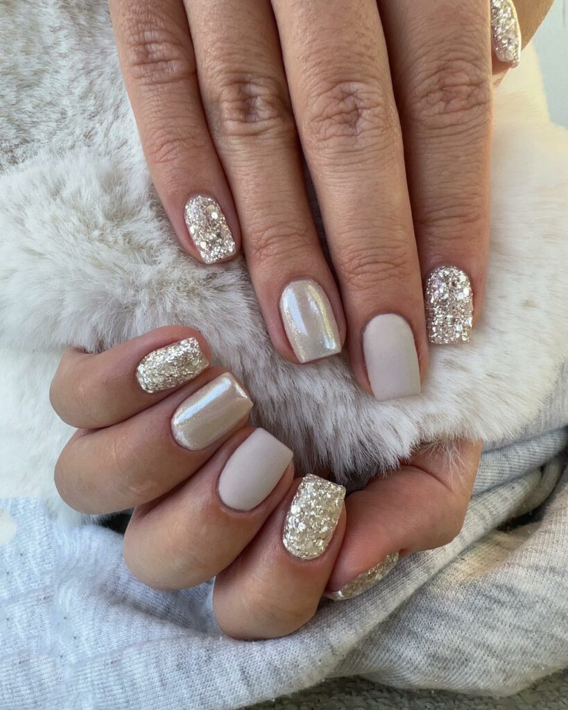 Shine with 20 Silver Christmas Nail Ideas in 2024 28 Frosty Glamour Silver Christmas Nails