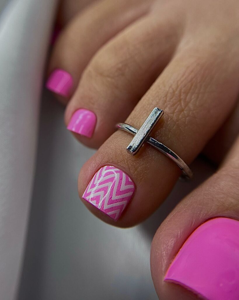 30 Gel Pedicure Ideas to Experiment with in 2024 34 Geometric Glam pedicure nails
