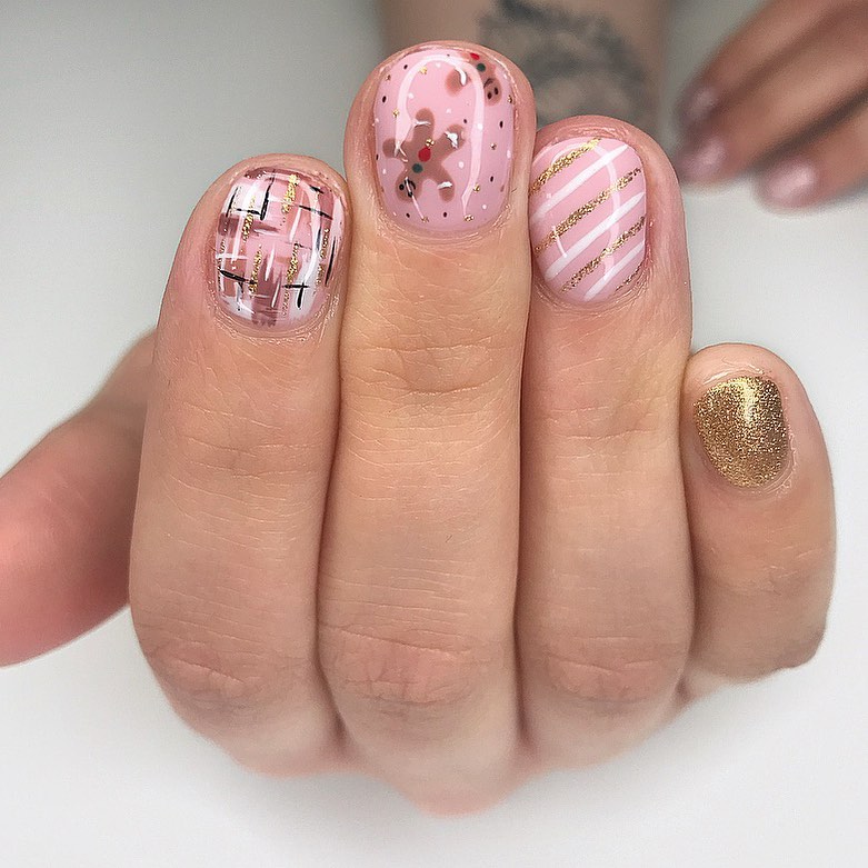 Get Merry with 30 Pink Christmas Nail Ideas in 2024 33 Gilded Pink Christmas Nails