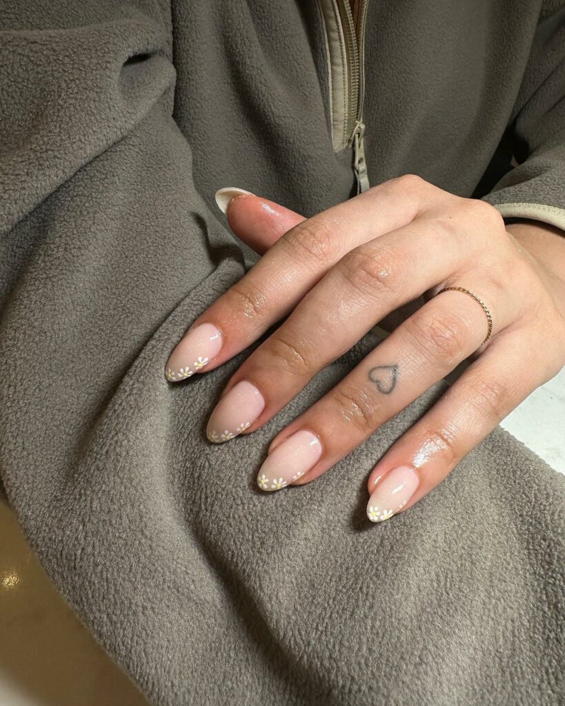 Find Your Style with 30 Daisy Nail Designs for 2024 24 Glitter Daisy nails