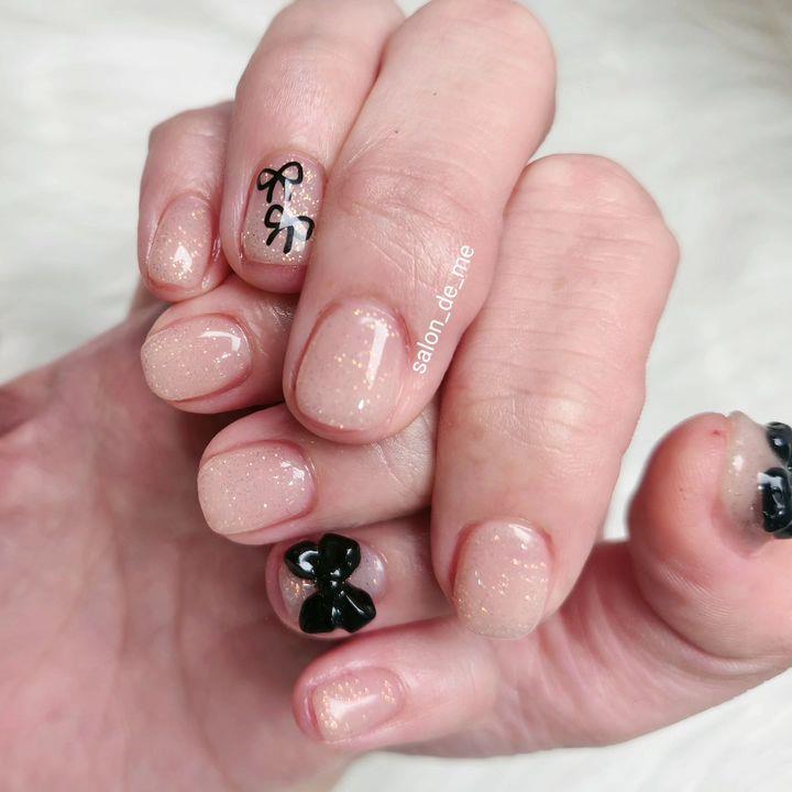 20 Latest Edgy Nail Designs With Drawings to Try In 2024! 52 Glittery Pink Nails with Flower Accent