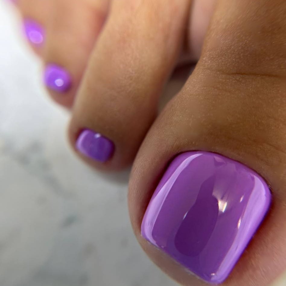 25 Latest Purple Pedicure Designs to Try In 2024! 23 Sleek Glossy Purple Pedicure
